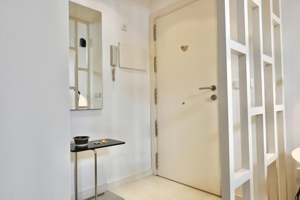 For You Rentals Apartamento Temporal Con Encanto A Pocos Metros Del Sol Myr13 Madrid Eksteriør billede