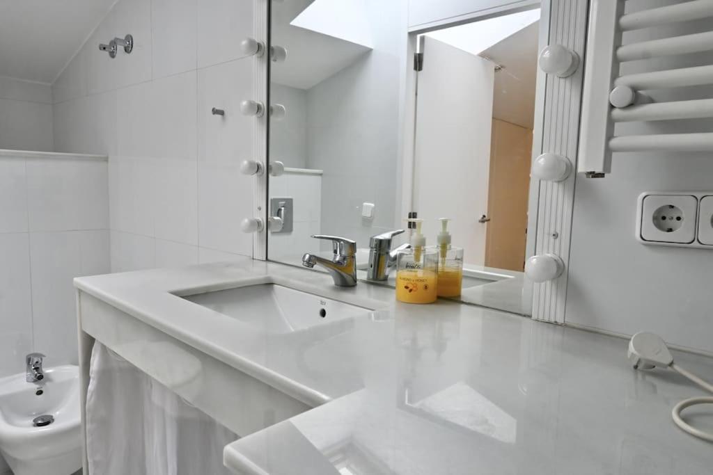 For You Rentals Apartamento Temporal Con Encanto A Pocos Metros Del Sol Myr13 Madrid Eksteriør billede